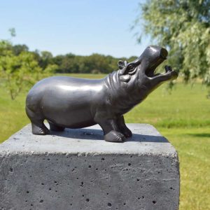 Bronzen beeld van een nijlpaard