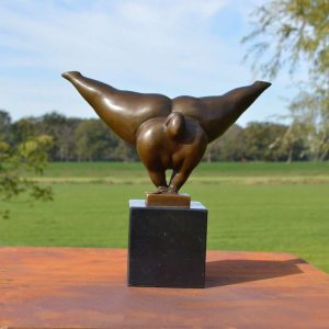 Bronzen beeld van een dikke dame ( bruine patina )