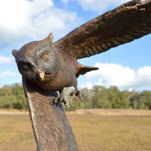 Bronzen Tuinbeeld "Uil op jacht"