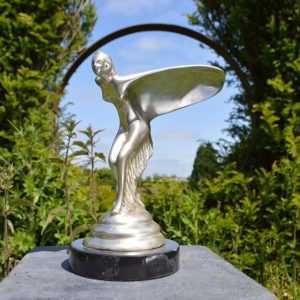 Emily van Rolls Royce uit vernikkeld brons