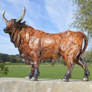 Bronzen beeld van een Stier